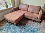 Cognac imitatieleren 2-zits bank met poef - goede staat!, Ophalen, Overige materialen, Gebruikt, 150 tot 200 cm