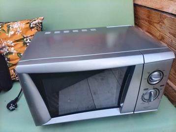 Continent Mikrowelle MW800 campingmagnetron beschikbaar voor biedingen