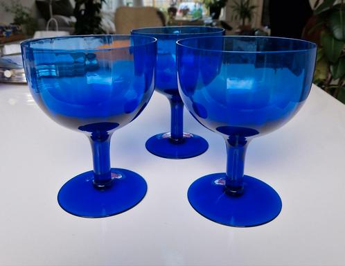 Drie kobaltblauwe bokalen.
Ijsbeker, dessertbeker...., Verzamelen, Glas en Borrelglaasjes, Zo goed als nieuw, Overige typen, Ophalen of Verzenden