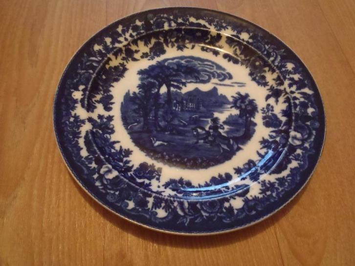 Antiek Petrus Regout decor Amazone sierbord, Antiek en Kunst, Antiek | Wandborden en Tegels, Ophalen of Verzenden