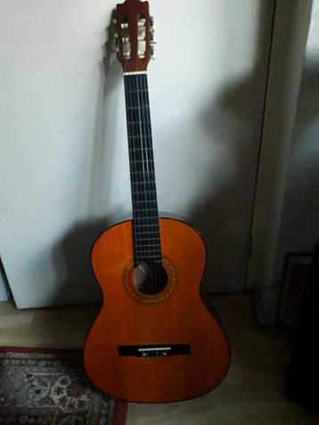 Akoestische spaanse gitaar beschikbaar voor biedingen