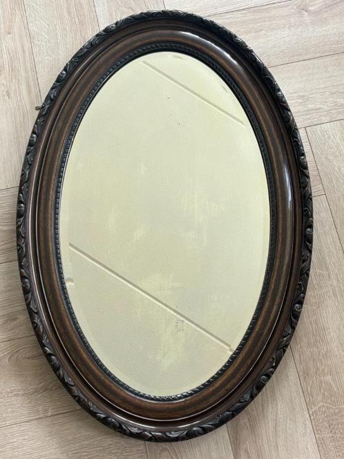 Antieke spiegel, ovaal,  facet met bewerkte rand., Antiek en Kunst, Antiek | Spiegels, 50 tot 100 cm, Minder dan 100 cm, Ovaal