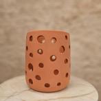Groot, terracotta windlicht met speelse openingen, Overige materialen, Verzenden, Zo goed als nieuw, Bruin