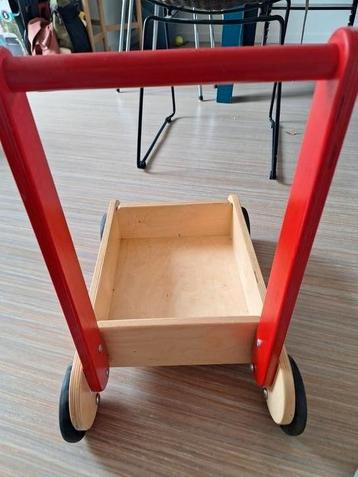 Blokkenwagen met heel veel houten blokjes enz beschikbaar voor biedingen