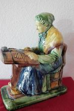 Keramiek beeld van kantklossende vrouw. Poterie Flamande, Ophalen of Verzenden