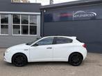 Alfa Romeo Giulietta 1.4 T Distinctive Pano | Xenon | Navi |, Stof, Zwart, 4 cilinders, Wit