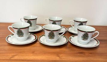 kerst kopjes met schotels 6x  beschikbaar voor biedingen