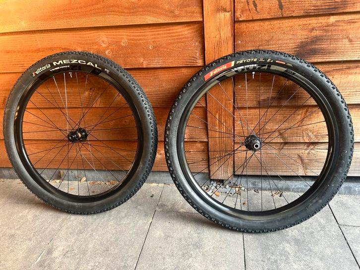 Handgespaakte carbon 29 inch wielset, Fietsen en Brommers, Fietsonderdelen, Gebruikt, Mountainbike, Wiel, Ophalen of Verzenden