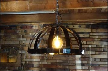 Hanglamp, origineel, van de banden van een wijnvat, kijk nu! beschikbaar voor biedingen
