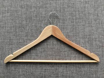 13 Luxe Houten Kledinghangers beschikbaar voor biedingen