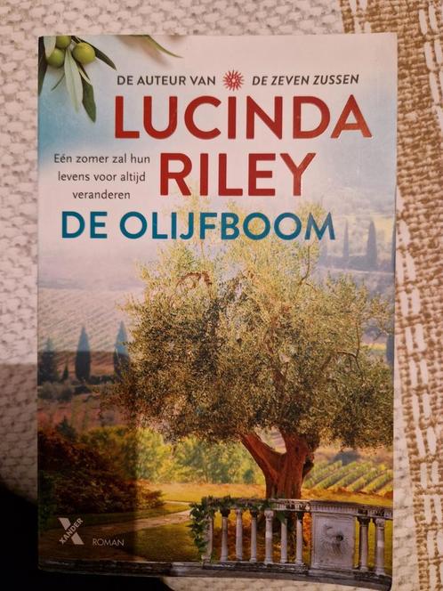 Lucinda Riley - De olijfboom, en vele andere titels!, Boeken, Romans, Zo goed als nieuw, Nederland, Ophalen of Verzenden
