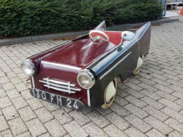Grote antieke Peugeot 404 pedalcar trapauto beschikbaar voor biedingen