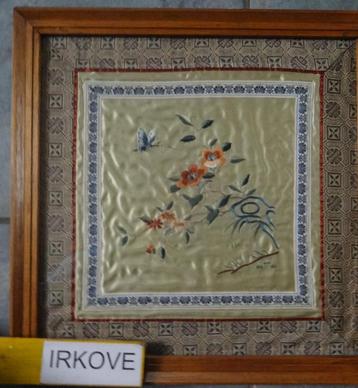 KUNST CHINEES GEBORDUURD OP ZIJDE * Bloemen en Vlinder * beschikbaar voor biedingen