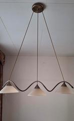 Hanglamp, bronskleurig met drie glazen kapjes, Huis en Inrichting, Lampen | Hanglampen, Ophalen, Gebruikt, Glas, 50 tot 75 cm