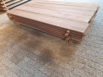 Rest partij mooie hardhouten planken 11,5m2 meerpalen 