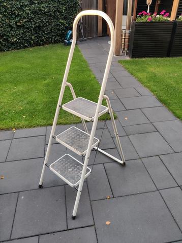 Te koop: Stevige Brabantia inklapbare huishoudtrap 3treden beschikbaar voor biedingen