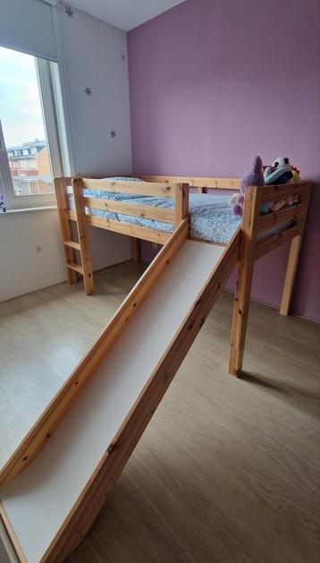Houten Hoogslaper met Glijbaan 200x90 (nieuwprijs €299,-) beschikbaar voor biedingen