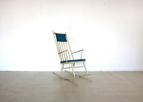 vintage schommelstoel | rocking chair | jaren 60 | Zweden, Huis en Inrichting, Fauteuils, Gebruikt, Hout, Stof, Ophalen of Verzenden