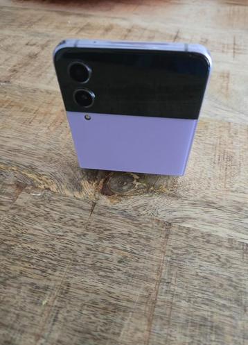 Samsung Galaxy Z Flip 4 (Paars) beschikbaar voor biedingen