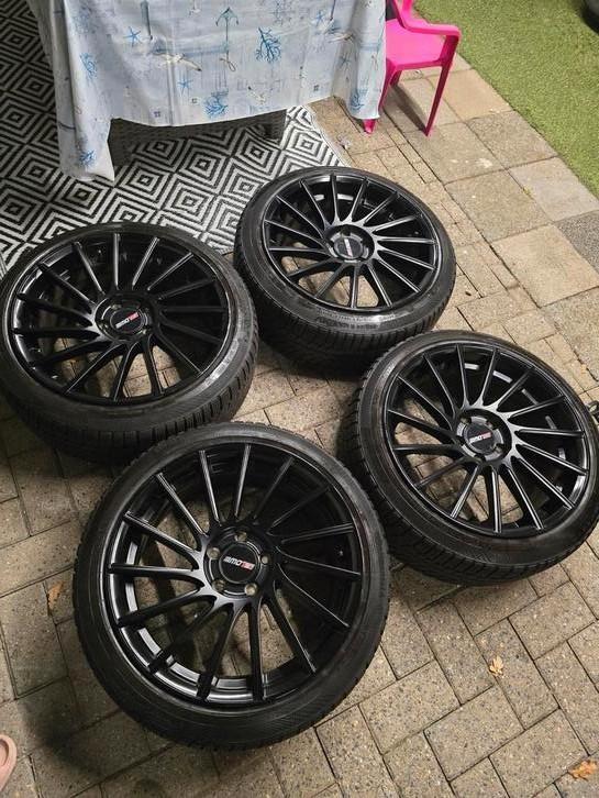 Mooie set motec 18 inch velgen te koop 5x112, Auto-onderdelen, Banden en Velgen, Banden en Velgen, Winterbanden, 18 inch, 225 mm