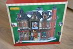 Lemax Scrooge's Manor., Diversen, Kerst, Ophalen of Verzenden, Nieuw