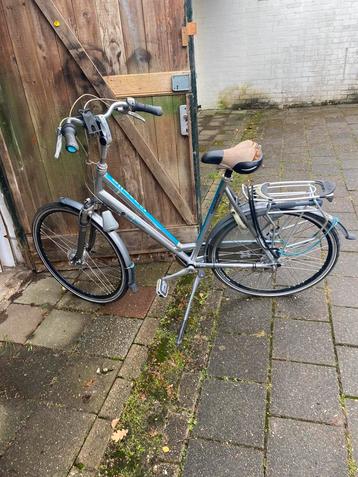 Damesfiets opknapper beschikbaar voor biedingen