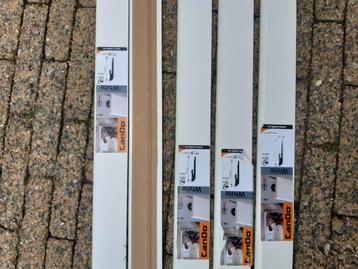 5 plinten wit 240cm lang beschikbaar voor biedingen