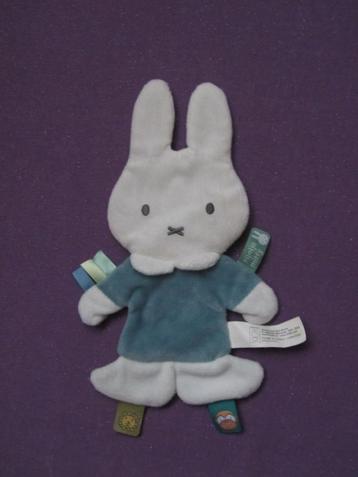 NIJNTJE MIFFY Knuffeldoekje  KONIJN UIT 2022 **Nieuw** beschikbaar voor biedingen
