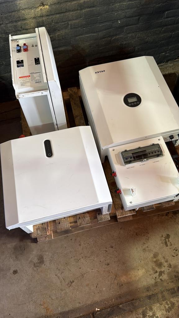 Grote partij omvormers + accu’s  KSTAR SolarEdge & GoodWe, Doe-het-zelf en Verbouw, Zonnepanelen en Toebehoren, Zo goed als nieuw