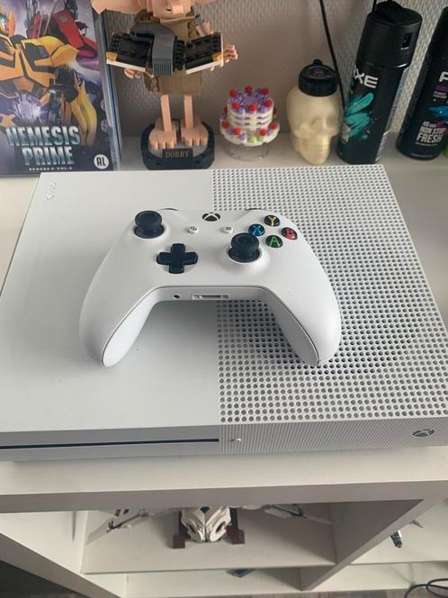 Xbox one s, Spelcomputers en Games, Spelcomputers | Xbox One, Zo goed als nieuw, Xbox One, 500 GB, Met 1 controller, Met games