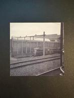 Foto locomotief NS 1001 te werkplaats Tilburg (±1975), Ophalen of Verzenden, Gebruikt, Trein