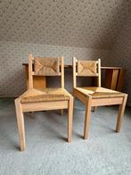 2 houten stoelen met rieten zitting – met een vleugje charme, Ophalen, Twee, Bruin, Zo goed als nieuw
