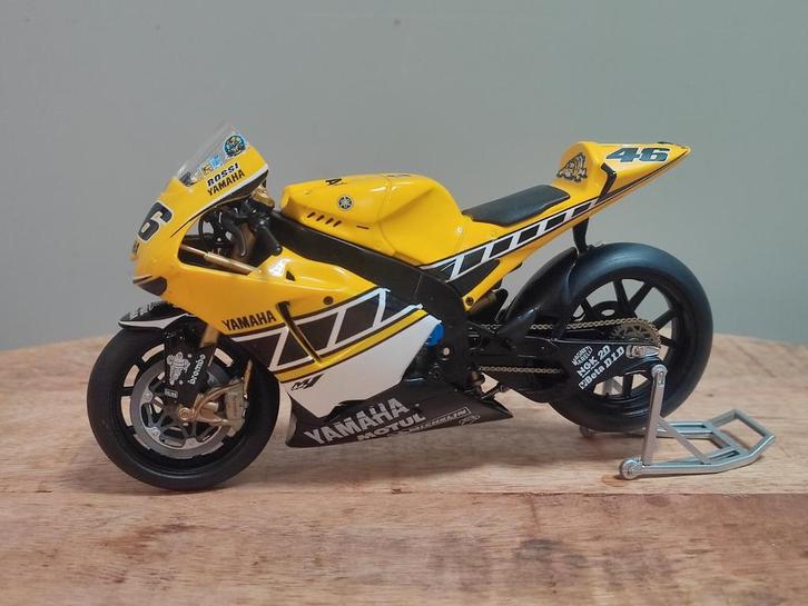 Yamaha YZR-M1 - Valentino Rossi - USA MotoGP 2005, Hobby en Vrije tijd, Modelauto's | 1:5 tot 1:12, Nieuw, Motor, 1:9 t/m 1:12