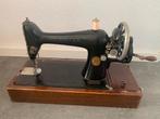 Antieke Singer naaimachine, Ophalen