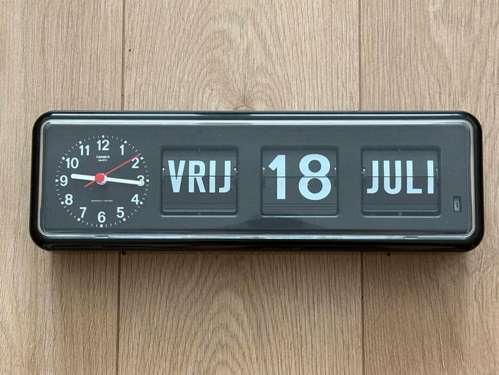Karlsson Twemco Flipclock Kalender Klok BQ-38, Huis en Inrichting, Woonaccessoires | Klokken, Zo goed als nieuw, Wekker of Tafelklok