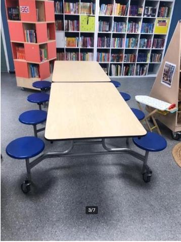 Uitklapbare mobiele vouwtafel