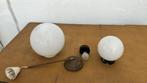 Twee retro grote melkglazen (school) lampen bollen., Huis en Inrichting, Lampen | Spots, Ophalen, Gebruikt, Glas, Retro vintage