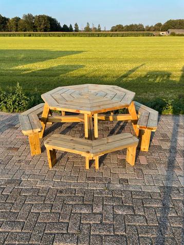 Picknicktafel 8-persoons  beschikbaar voor biedingen