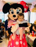 Minnie Mouse mascotte met acteur voor de leukste feestjes!, Ophalen of Verzenden, Zo goed als nieuw