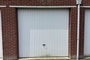 Garagebox te huur Velsen-Noord Centrum Ruim! Goed bereikbaar beschikbaar voor biedingen