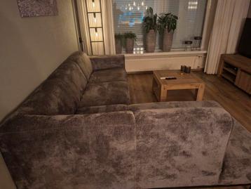 Hoek bank z.g.a.n beschikbaar voor biedingen