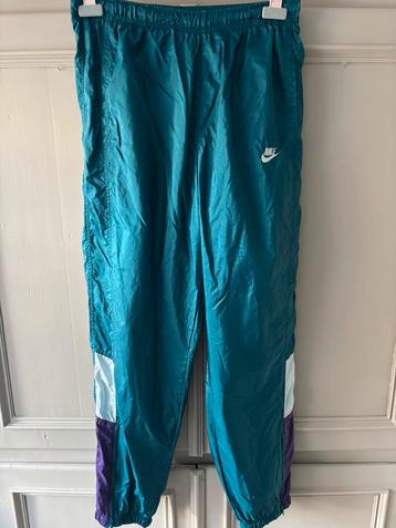 Retro Nike trainingsbroek in maat Large. beschikbaar voor biedingen