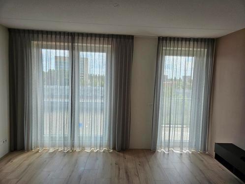 Inbetween gordijnen Job grijs van Kwantum, Huis en Inrichting, Stoffering | Gordijnen en Lamellen, Zo goed als nieuw, 200 cm of meer