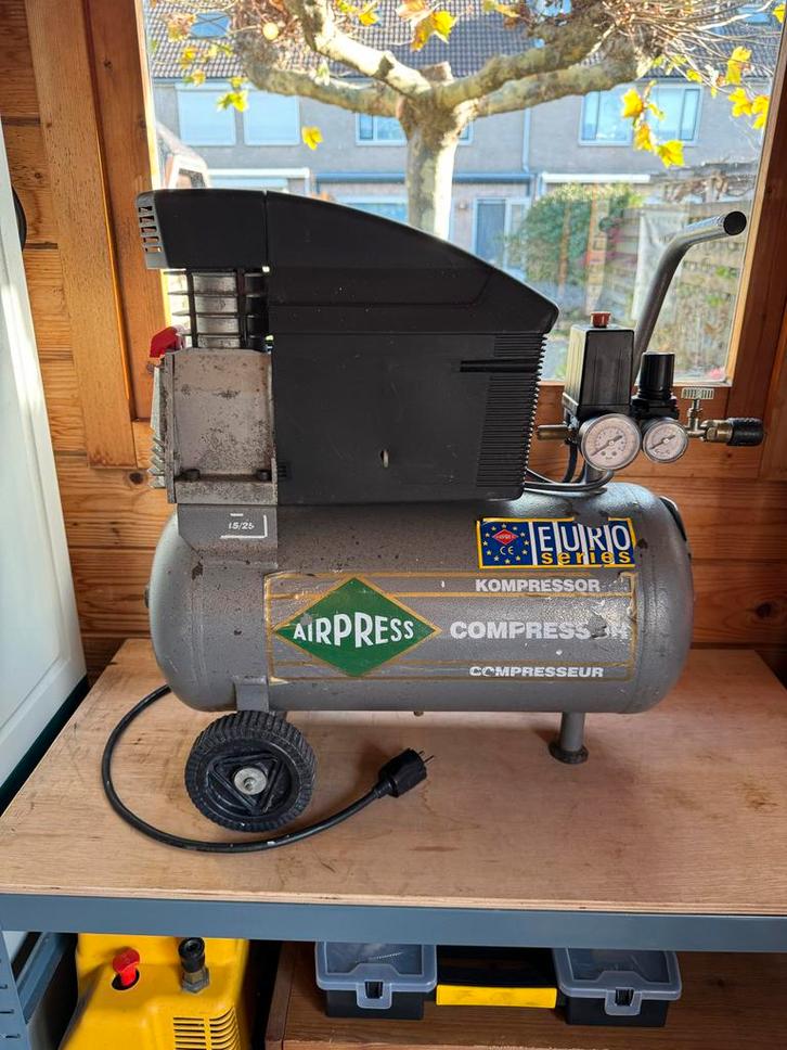 Airpress Compressor - 24L, 8 Bar, Doe-het-zelf en Verbouw, Compressors, Gebruikt, 6 tot 10 bar, Minder dan 25 liter, Minder dan 200 liter/min