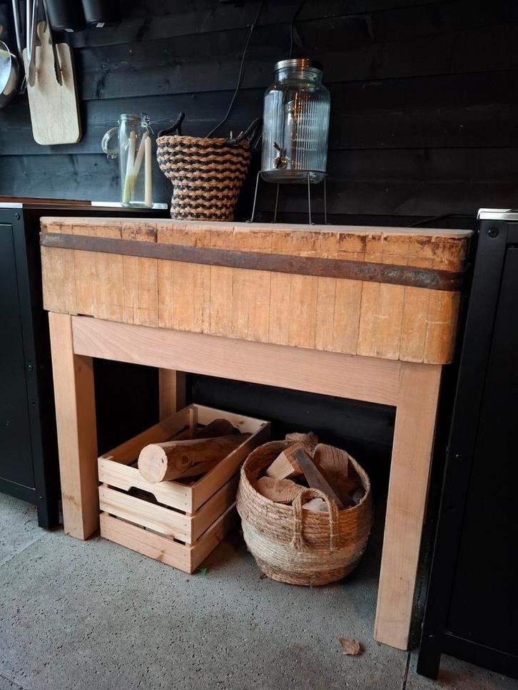 Authentiek Slagersblok / Hakblok met eiken onderstel, Huis en Inrichting, Tafels | Sidetables, Gebruikt, 50 tot 75 cm, 50 tot 100 cm