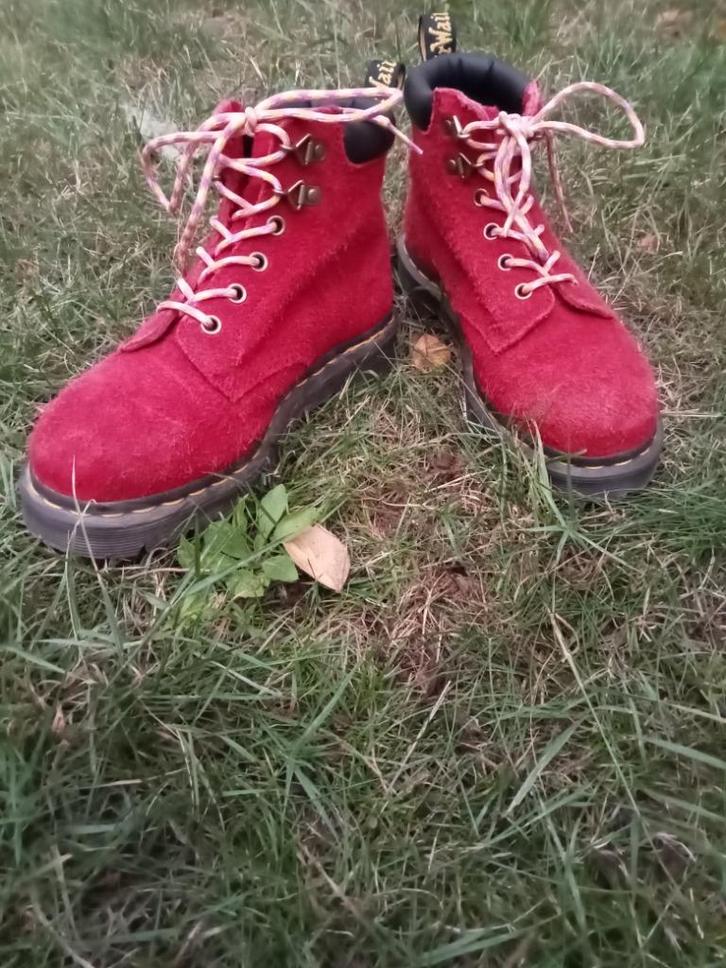 Dr. Martens | RED | suède | maat 37, Kleding | Dames, Schoenen, Zo goed als nieuw, Lage of Enkellaarzen, Rood, Ophalen of Verzenden