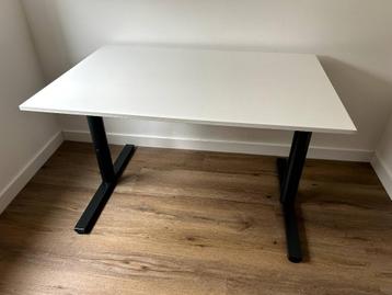 Gispen Bureau - 120 x 80 - Wit blad | Zwart frame beschikbaar voor biedingen