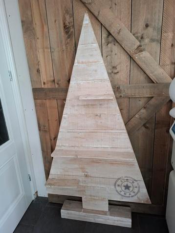 Houten kerstboom whitewash beschikbaar voor biedingen