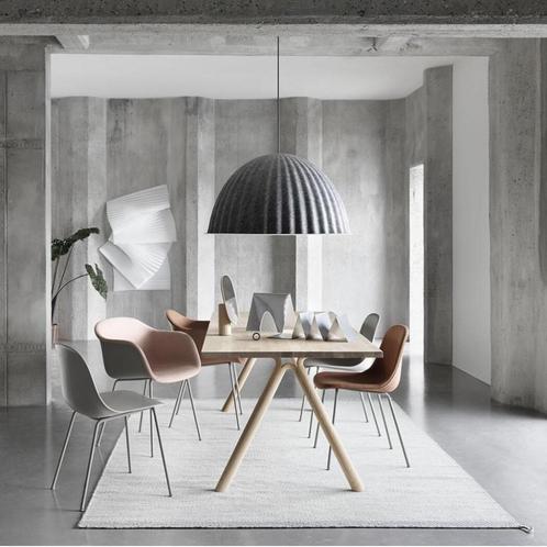 Muuto Under The Bell hanglamp 82cm E27 led meerdere stuks, Huis en Inrichting, Lampen | Plafondlampen, Zo goed als nieuw, Kunststof