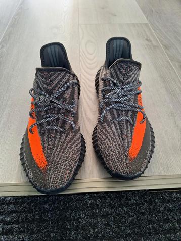 Yeezy Carbon Beluga maat 44 2/3 beschikbaar voor biedingen